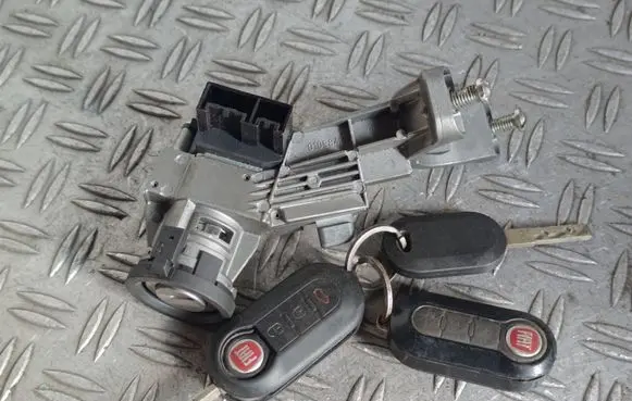Fiat 500L Ignition lock 01098401 61137402 01098401b