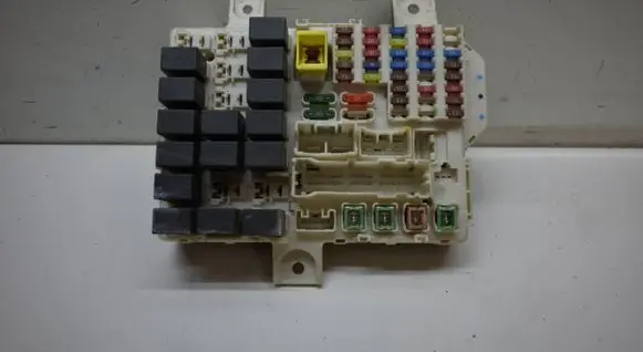 Mitsubishi Colt Fuse module 8637A171 MN108319