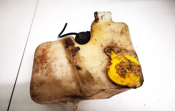 Opel Corsa B Windshield washer fluid reservoir/tank 90386397 0023935