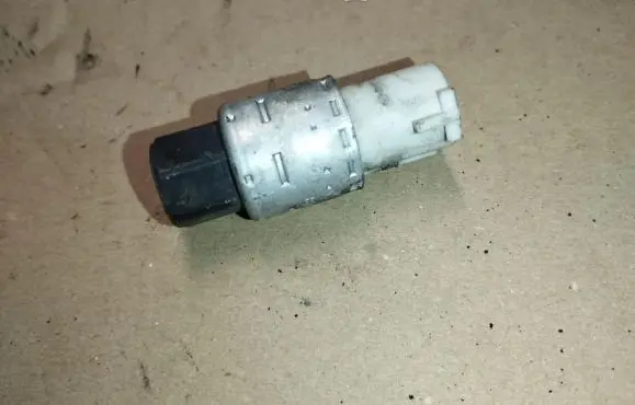 Ford Taurus Air conditioning (A/C) pressure sensor 