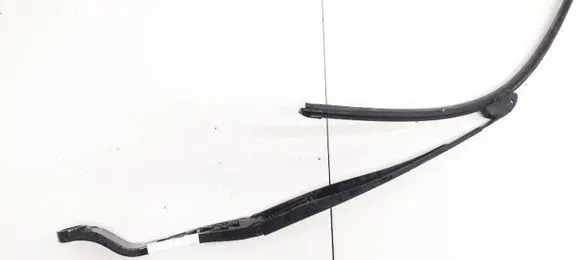 Honda CR-V Front wiper blade arm