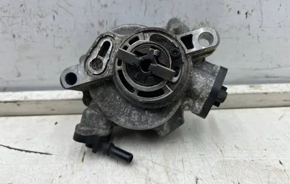 Ford Focus Vacuum pump 9804021880