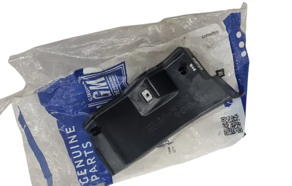 Chevrolet Silverado Front bumper mounting bracket 23465292LH A0141A0324 GRS9295