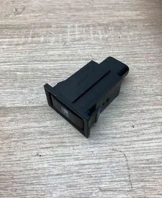 Toyota Avensis T250 Fuel tank opening switch 156795