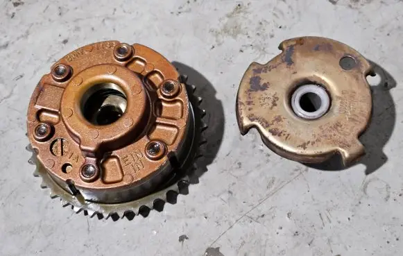 BMW 5 E60 E61 Camshaft pulley/ VANOS 7540347 7540442