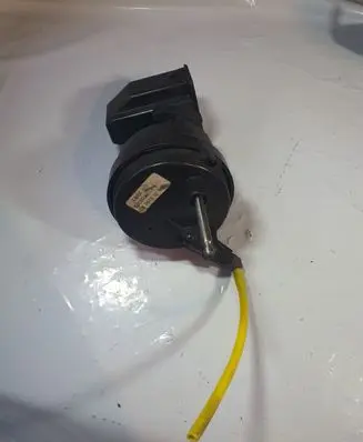 Fuel tank cap lock motor