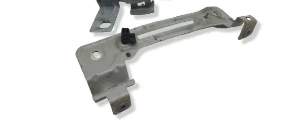 Audi Q7 4M Fender mounting bracket 4M0821167A