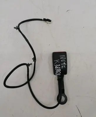 Nissan Note (E11) Front seatbelt buckle 305821210