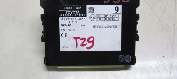 Toyota Avensis T270 Other control units/modules 8999005090