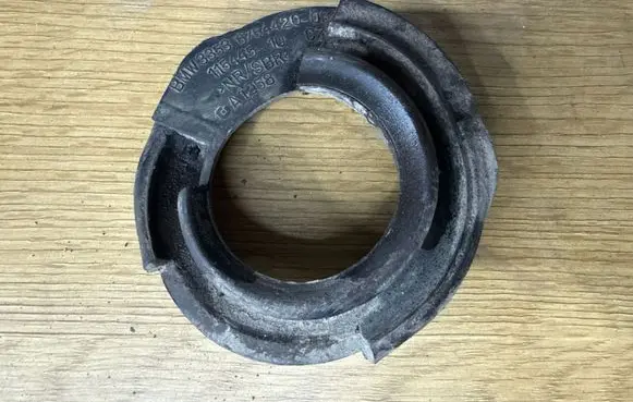 BMW 3 E90 E91 Rear coil spring rubber mount 6764420