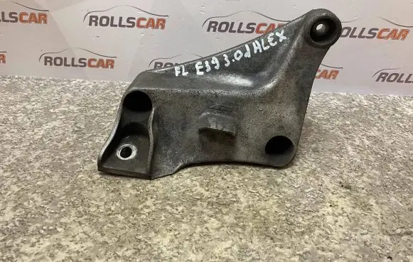 BMW 5 E39 Engine mounting bracket 6750441 6576