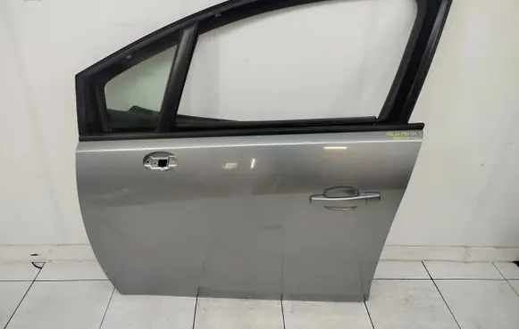 Opel Meriva B Front door 13L11