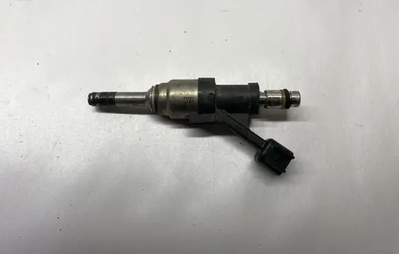 Chevrolet Camaro Fuel injector 12687709