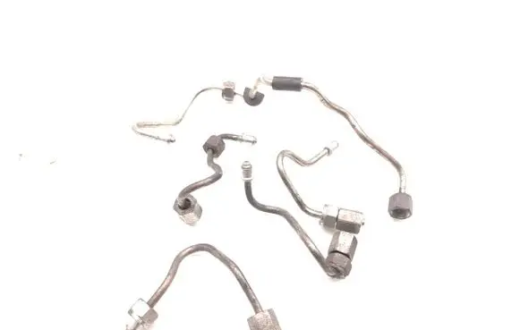 Fuel injector supply line/pipe
