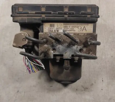 Toyota Avensis Verso ABS Pump 4451044050 8954144050
