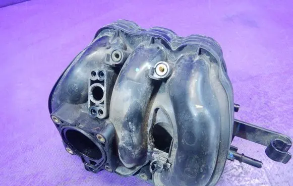 Toyota Yaris Intake manifold