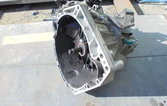 Renault Megane III Manual 4 speed gearbox TL4610186