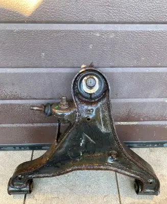 Nissan Pathfinder R51 Front lower control arm/wishbone