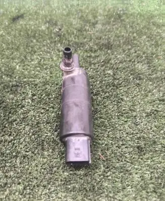 Volkswagen PASSAT B7 Headlight wiper motor 6R0955681