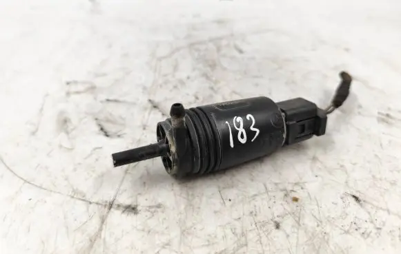 BMW 5 E39 Windscreen/windshield washer pump 8377612
