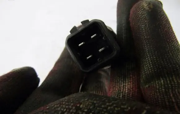 Volkswagen PASSAT B5 Oil pressure sensor 8D0959482B