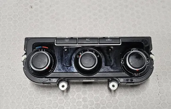 Volkswagen Golf VI Climate control unit 7N0907426K 5HB00975150