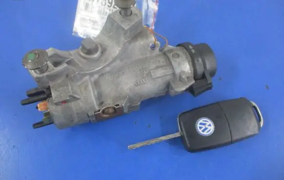 Volkswagen Polo IV 9N3 Ignition lock 4B0905851Q