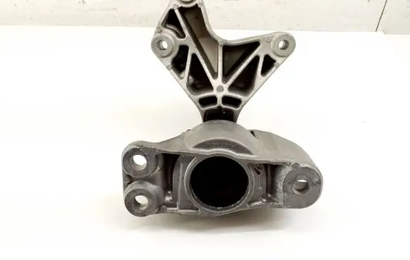 Nissan Micra K14 Engine mount bracket