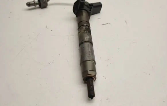 Mercedes-Benz E W212 Fuel injector A6420701187