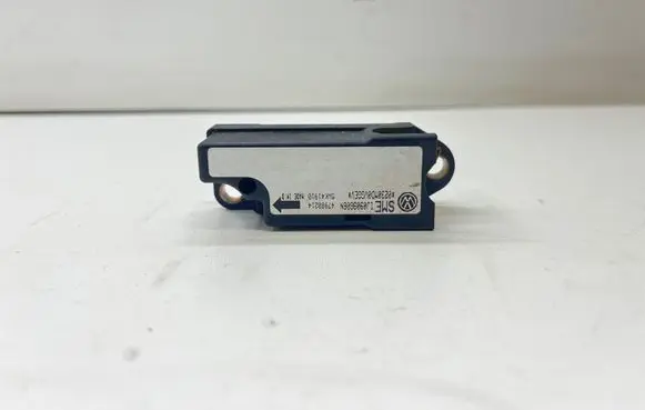 Volkswagen PASSAT B5 Airbag deployment crash/impact sensor 1J0909606N 5WK41910 47980214