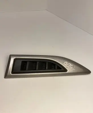 Chevrolet Captiva Fender grill 95027406