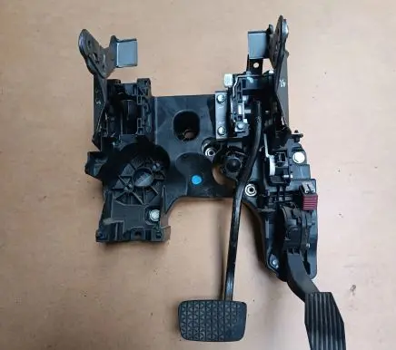 Opel Insignia A Pedal assembly 13237352 13219223