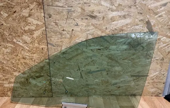 Volvo S40, V40 Front door window glass four-door DOT32M44AS2 43R00022