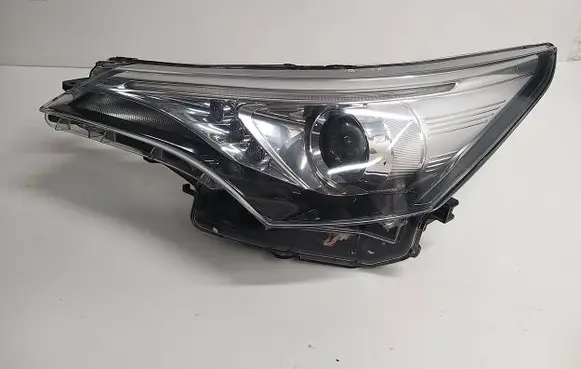 Toyota Avensis T270 Headlight/headlamp