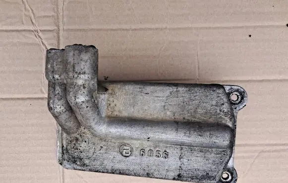 Mercedes-Benz E W124 Engine oil radiator 6061800165