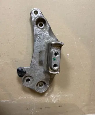Peugeot Rifter Gearbox mounting bracket 9813721980