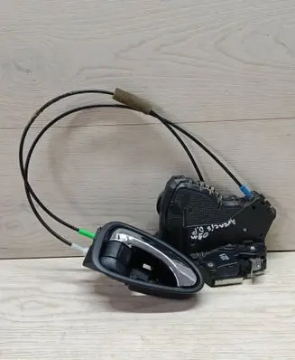 Toyota Avensis T270 Front door lock A046693