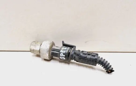 Opel Astra H Air conditioning (A/C) pressure sensor 9131721 09R6MX4