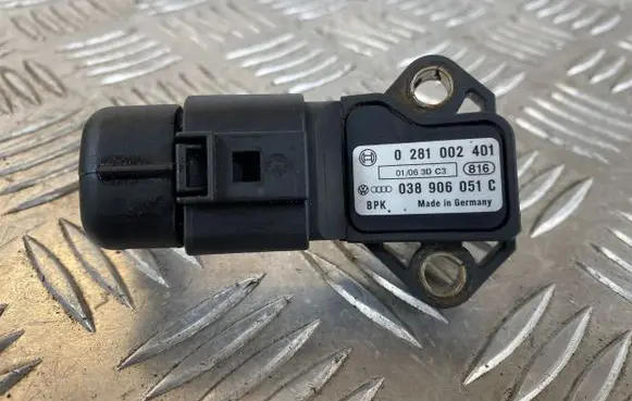 Volkswagen Touareg I Air pressure sensor 038906051C 0281002401 01D63DC3