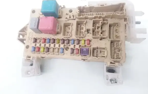 Toyota Corolla Verso E121 Fuse module 892210F010