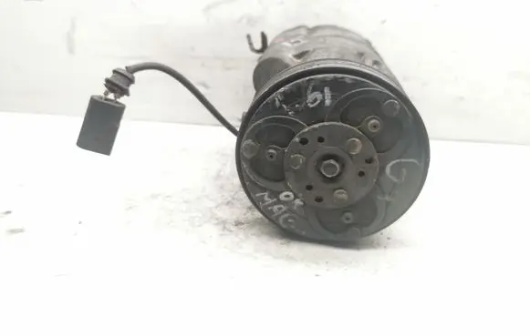 Volkswagen Golf IV Air conditioning (A/C) compressor (pump) 1J0820803G