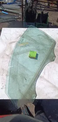 Volkswagen PASSAT B5 Front door window glass four-door 1212123