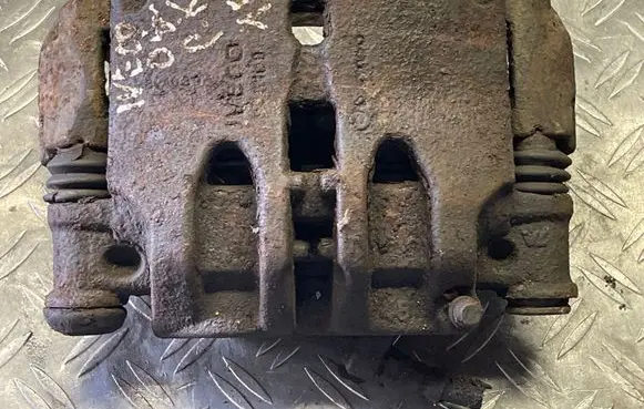 Iveco Daily 35 - 40.10 Front brake caliper