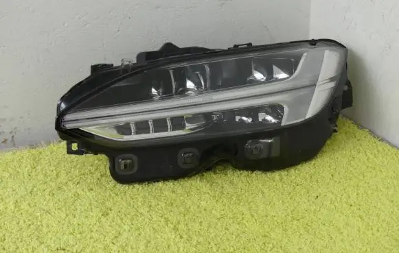 Volvo S90, V90 Headlight/headlamp 32404735