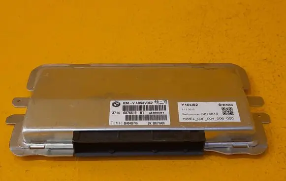 BMW 5 F10 F11 Air suspension control unit module (rear) 6876819