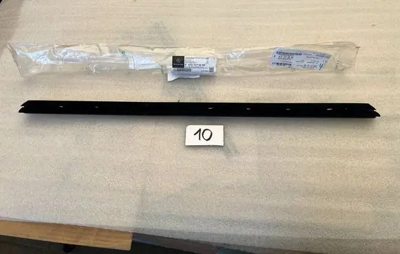 Mercedes-Benz GLC X253 C253 Front door windshield rail A4707270600