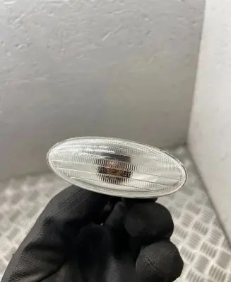 Nissan Qashqai Front fender indicator light SAEE208