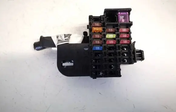 Mazda 2 Fuse box set d65166730 5906ma1