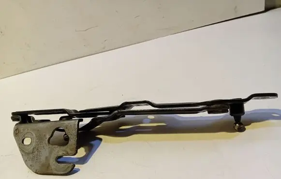 Audi A4 S4 B5 8D Tailgate/trunk/boot hinge 8D58273020
