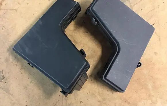 Honda CR-V Fuse box cover